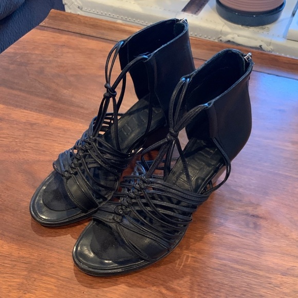 LD Tuttle Strappy Black Leather Gladiator Zip Back Sandals Heels Size 6 - Picture 1 of 7